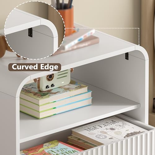 BORNOON Dresser with 2 Drawers and Charging Station, Fluted Bedside Table with Round Curved Corner, Hidden Handles, 2 AC Outlets and 2 USB Ports, Modern Wood End Table with Open Shelf for Bedroom