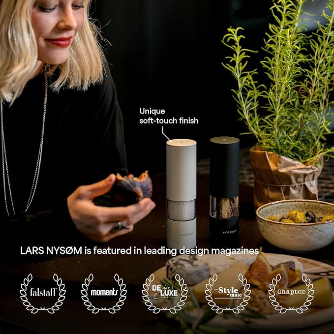 LARS NYSØM Electric Salt and Pepper Grinder Set I Automatic Salt and Pepper Mills with Adjustable Ceramic Grinder I USB Rechargeable Electric Spice Mill Set with LED Light (Black/White)