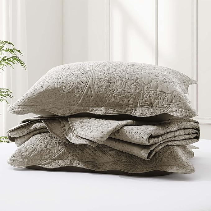 IR Imperial Rooms 10 Pack Twin Quilt Bedding Set (68" x 86") - Bulk Wholesale for Hotels, Guest Bedroom & Airbnbs - Lightweight Microfiber Reversible Floral Embossed Quilts Bedspreads (Beige)