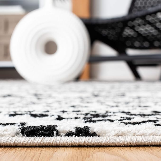 SAFAVIEH Tulum Collection Runner Rug - 2' x 8', Ivory & Black, Moroccan Boho Tribal Design, Non-Shedding & Easy to Clean, Ideal for Living Room, Hallway, Foyer, Entryway, Bedroom (TUL272B)