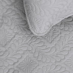 Easy-Going Twin Size Reversible Quilt Set with 1 Quilt and 1 Pillow Sham, Soft Bed Quilt Cover, Water Resistant Lightweight Microfiber Bedspread, Stain Resistant, Olive Leaf-Light Gray/Ivory