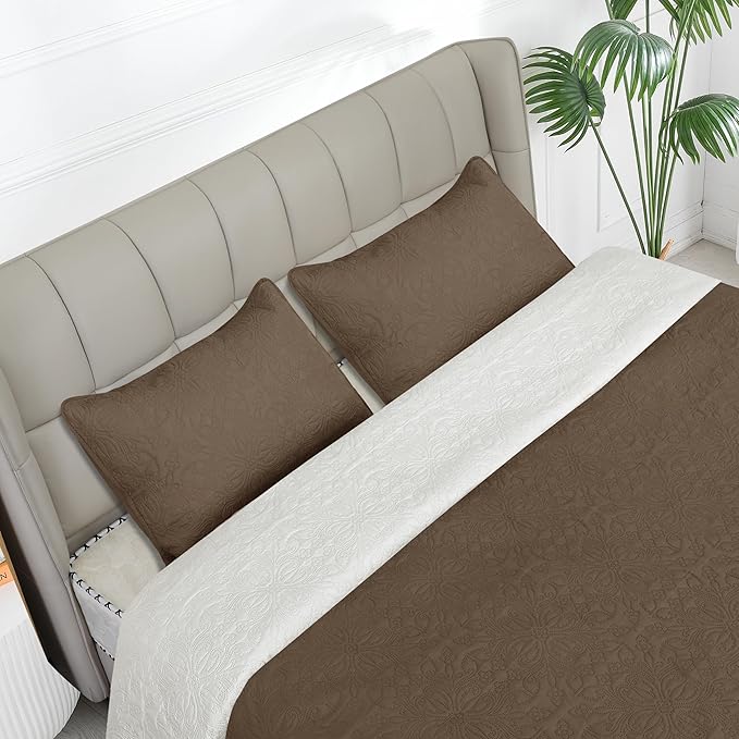Easy-Going Full/Queen Size Reversible Quilt Set with 1 Quilt and 2 Pillow Shams, Soft Bed Quilt Cover, Water Resistant Lightweight Microfiber Bedspread, Stain Resistant, Damask-Camel/Ivory