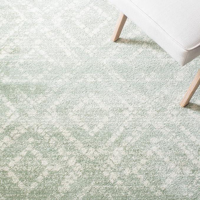 SAFAVIEH Adirondack Collection Area Rug - 5'1" x 7'6", Green & Ivory, Modern Diamond Distressed Design, Non-Shedding & Easy Care, Ideal for High Traffic Areas in Living Room, Bedroom (ADR131Y)